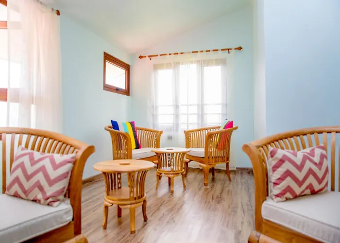 Spacious With Sea View, Au Cap, 124 M² Appartement Au Cap (Mahe)