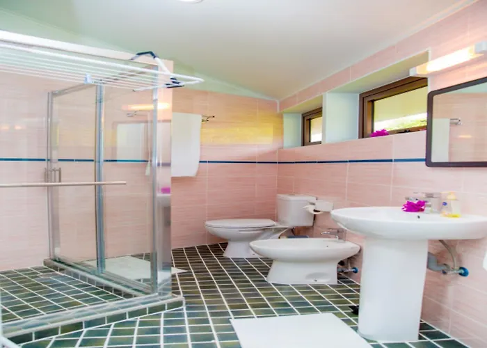 Spacious With Sea View, Au Cap, 124 M² Au Cap (Mahe)