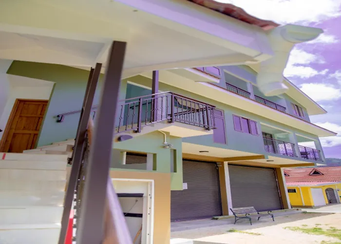 Spacious With Sea View, Au Cap, 124 M² Appartement Au Cap (Mahe)