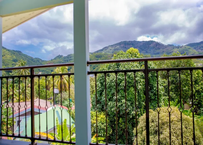 Spacious With Sea View, Au Cap, 124 M² Au Cap (Mahe)